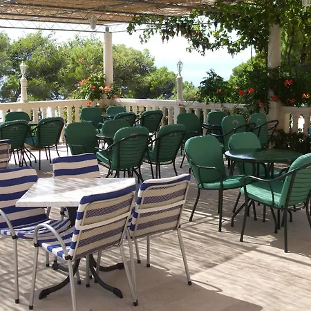 And By The Sea - Omis - 2973 بيت ضيافة لوكفا روجوزنيكا